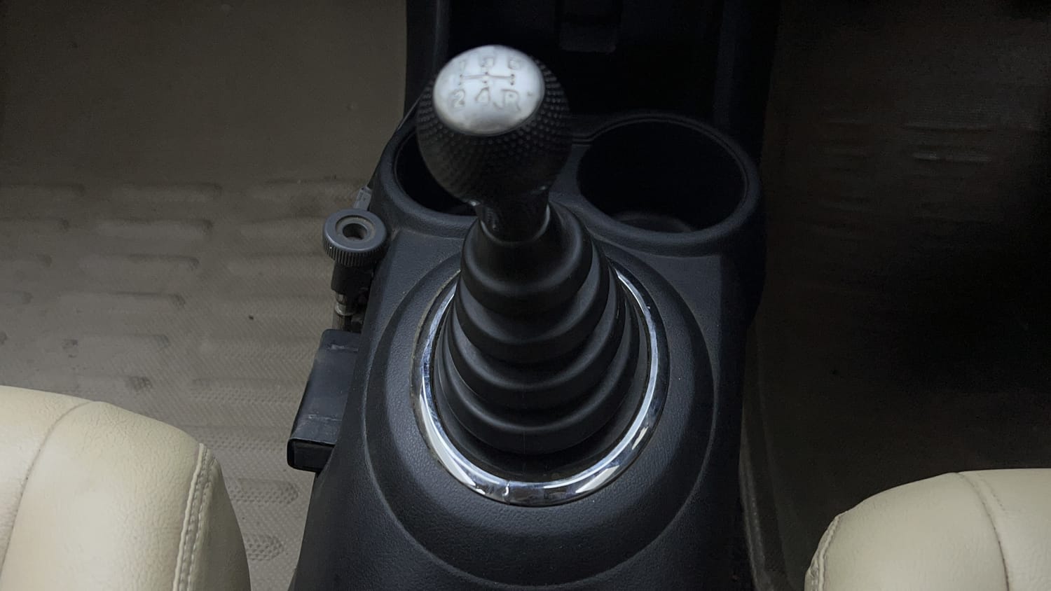 New Honda Brio interior GEAR  KNOB VIEW