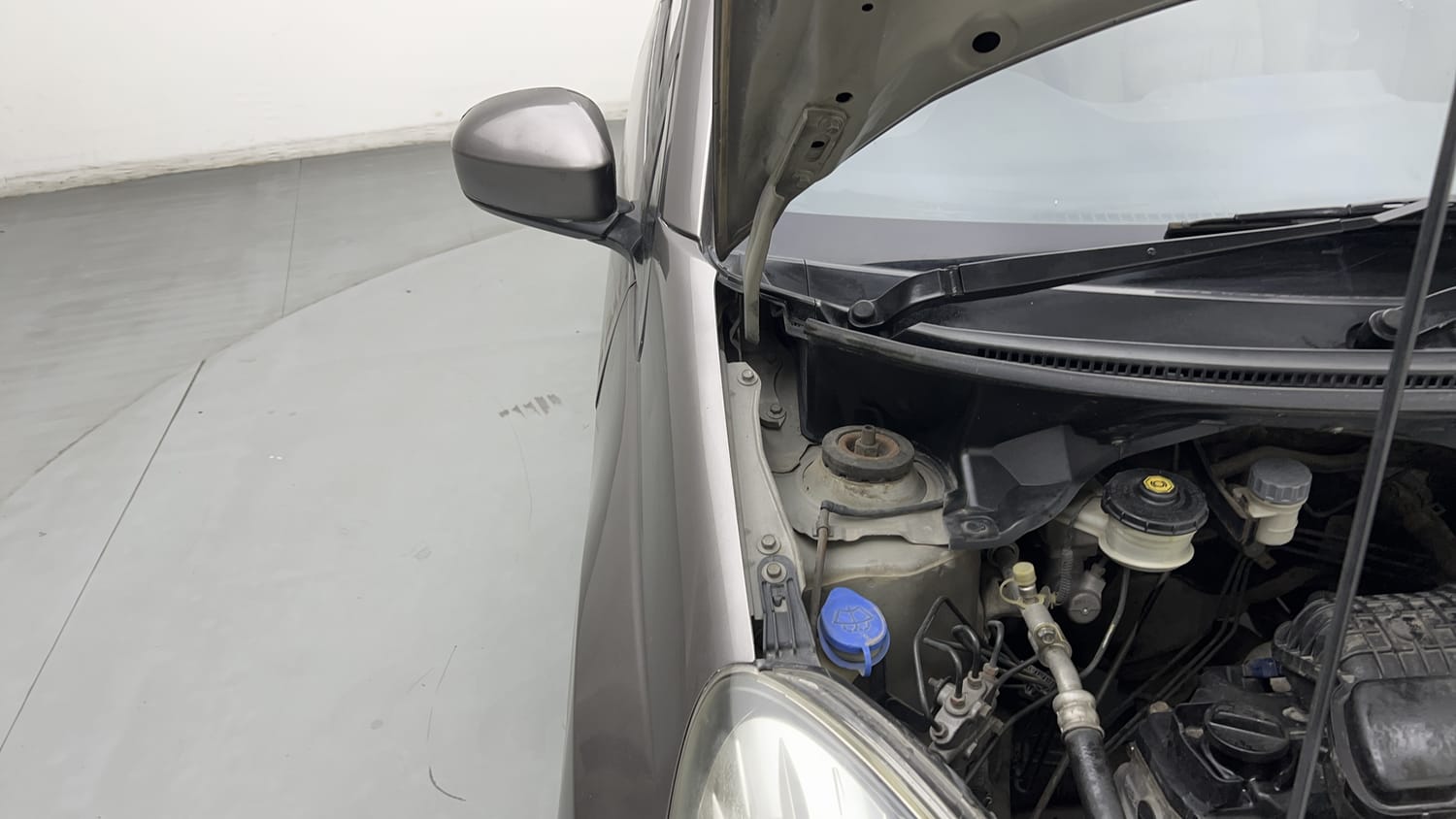 New Honda Brio engine ENGINE RIGHT SIDE HINGE & APRON VIEW