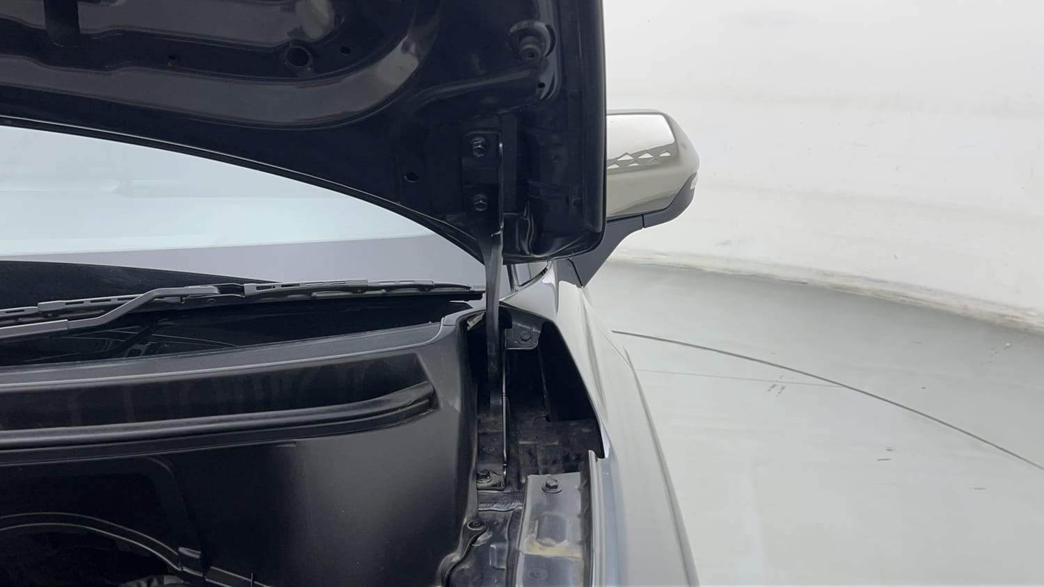 New Kia Syros engine ENGINE LEFT SIDE HINGE & APRON VIEW