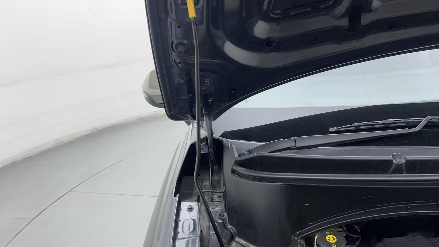 New Kia Syros engine ENGINE RIGHT SIDE HINGE & APRON VIEW