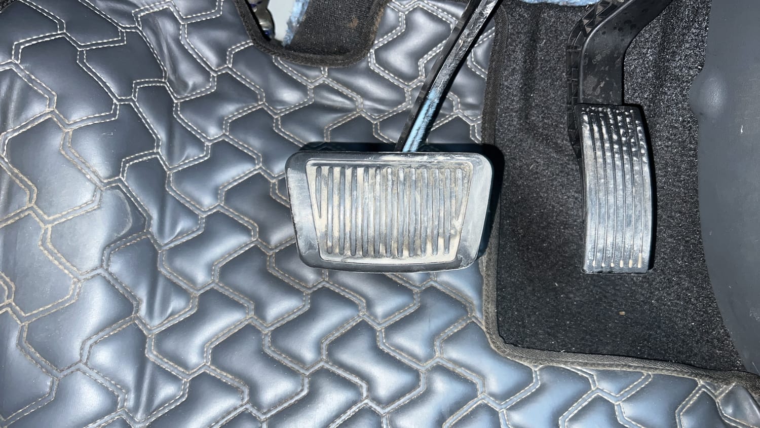 New Kia Syros interior PEDALS VIEW