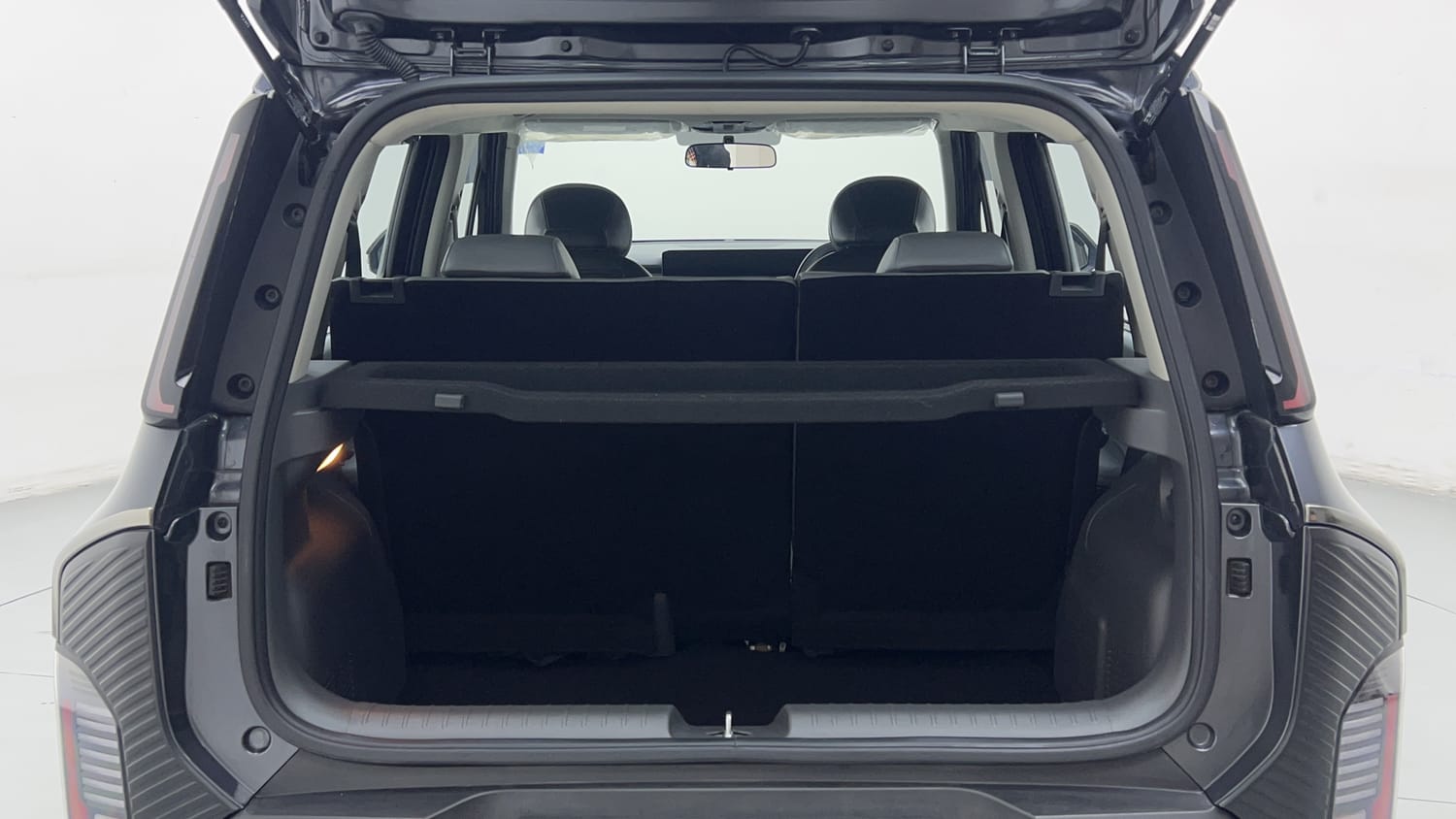 New Kia Syros interior DICKY INSIDE VIEW