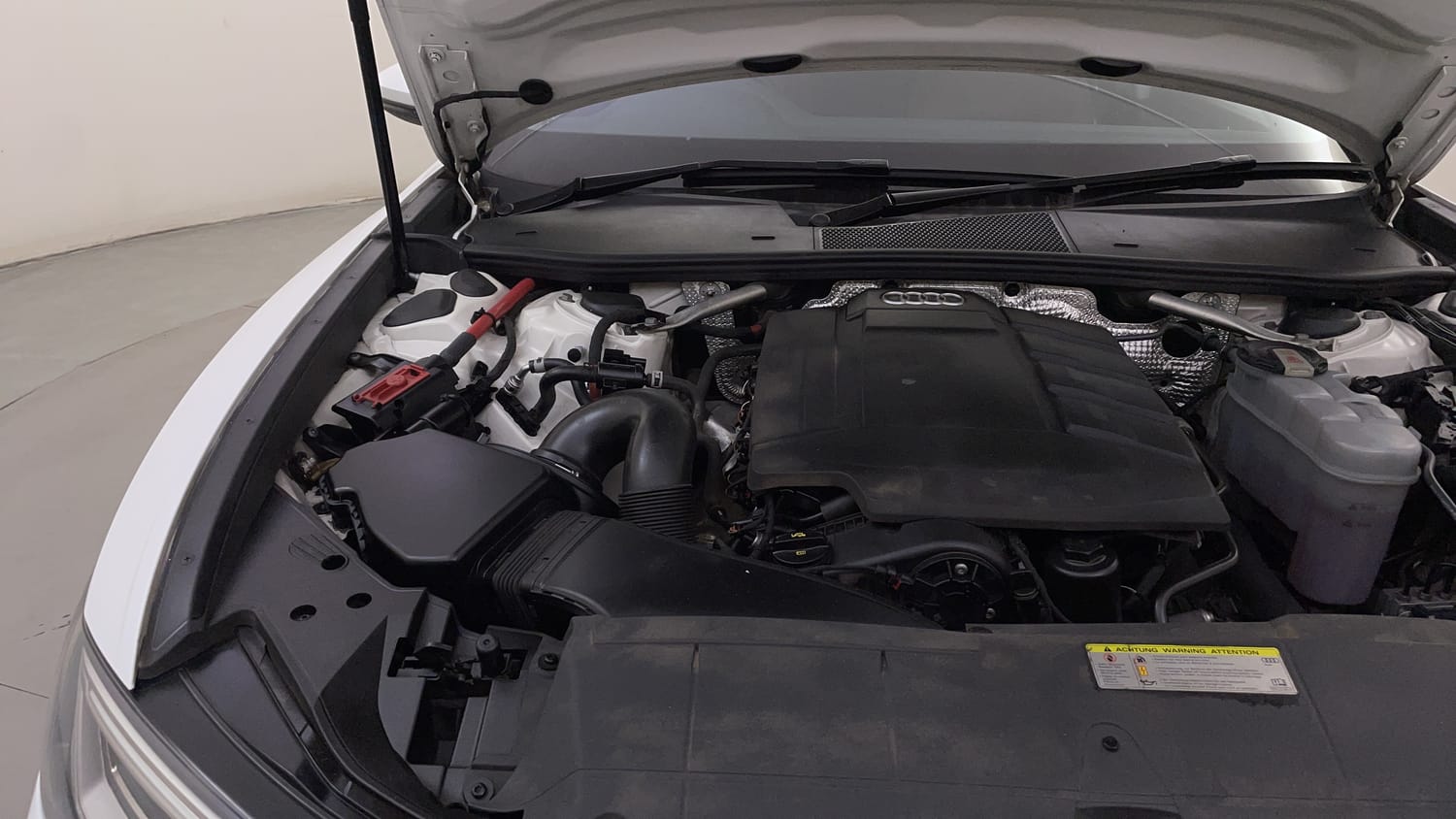 New Audi A6 engine ENGINE RIGHT SIDE HINGE & APRON VIEW