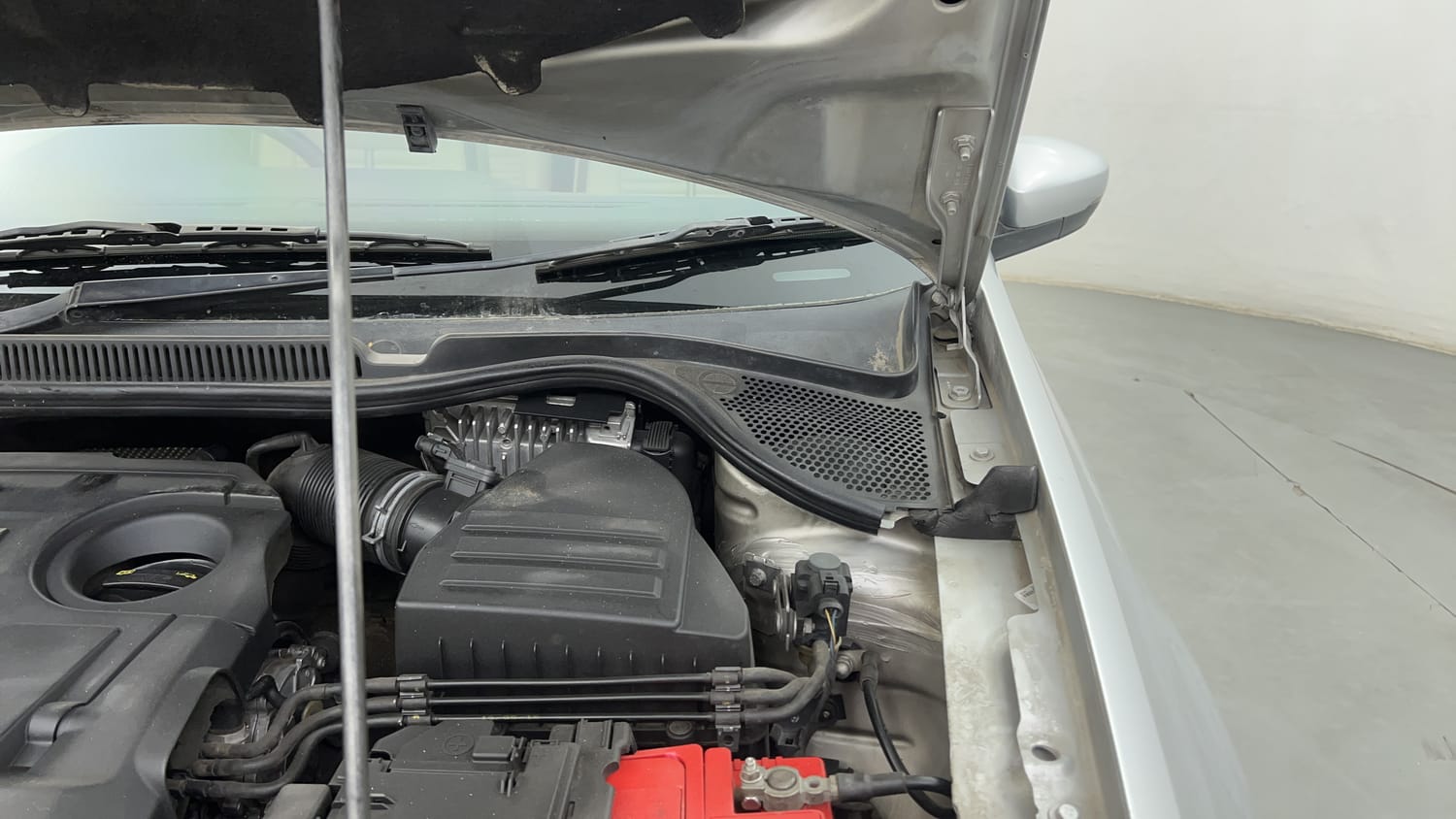 New Volkswagen Vento engine ENGINE LEFT SIDE HINGE & APRON VIEW