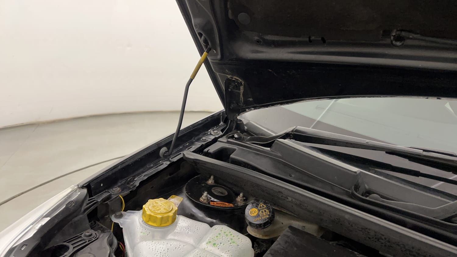 New Ford Figo engine ENGINE RIGHT SIDE HINGE & APRON VIEW