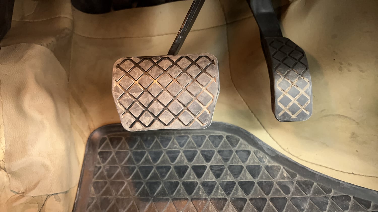 New Volkswagen Vento interior PEDALS VIEW