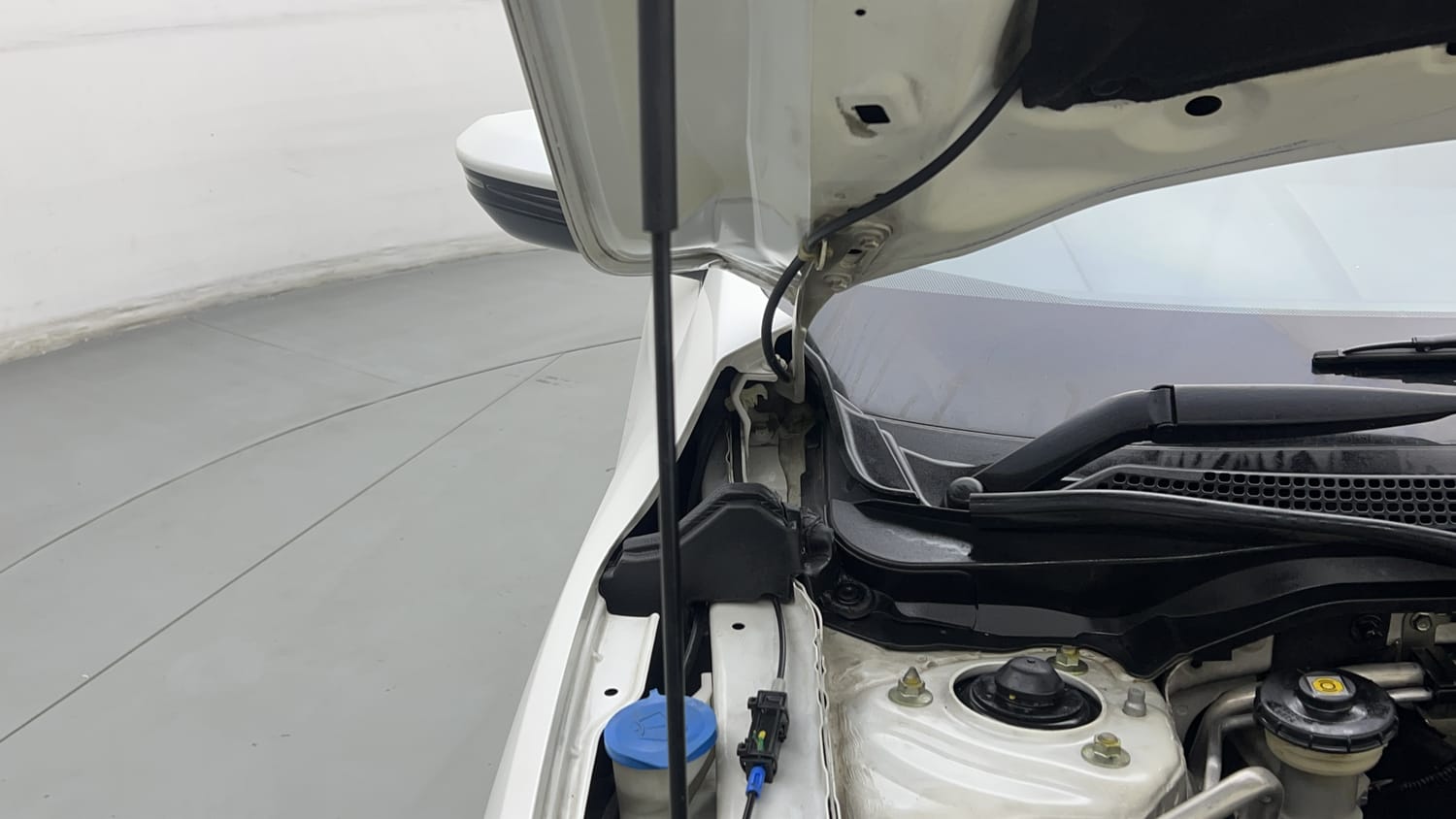 New Honda Civic engine ENGINE RIGHT SIDE HINGE & APRON VIEW