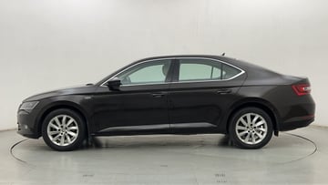 Used 2017 Skoda Superb L&K TSI AT Petrol Automatic Image