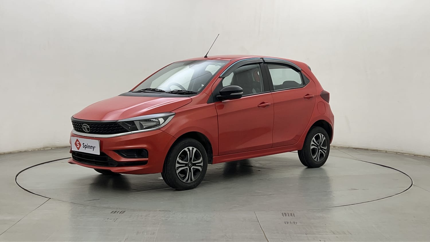 2022 Tata Tiago XT CNG