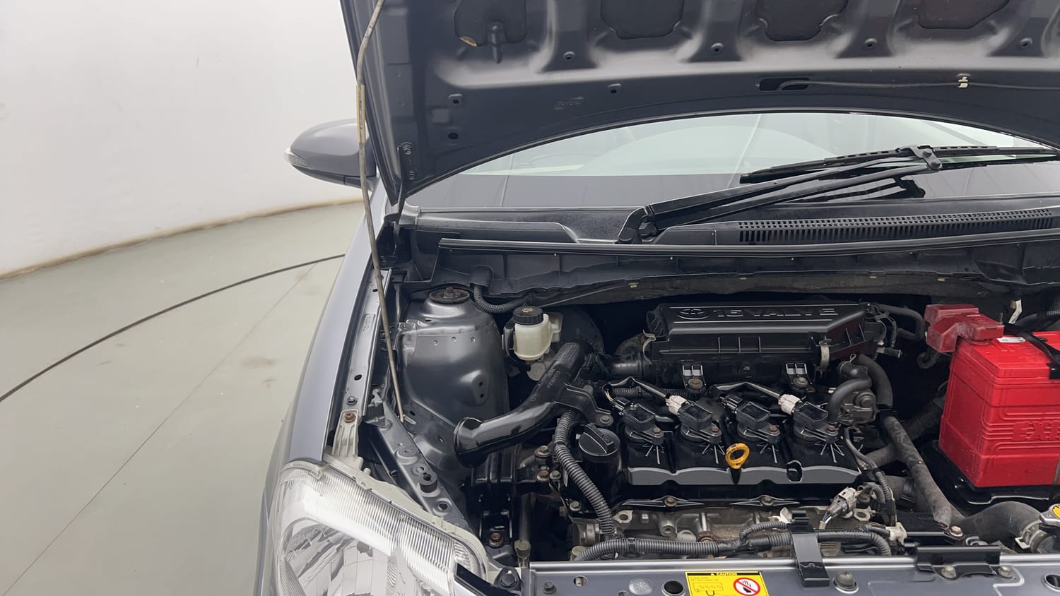 New Toyota Etios engine ENGINE RIGHT SIDE HINGE & APRON VIEW