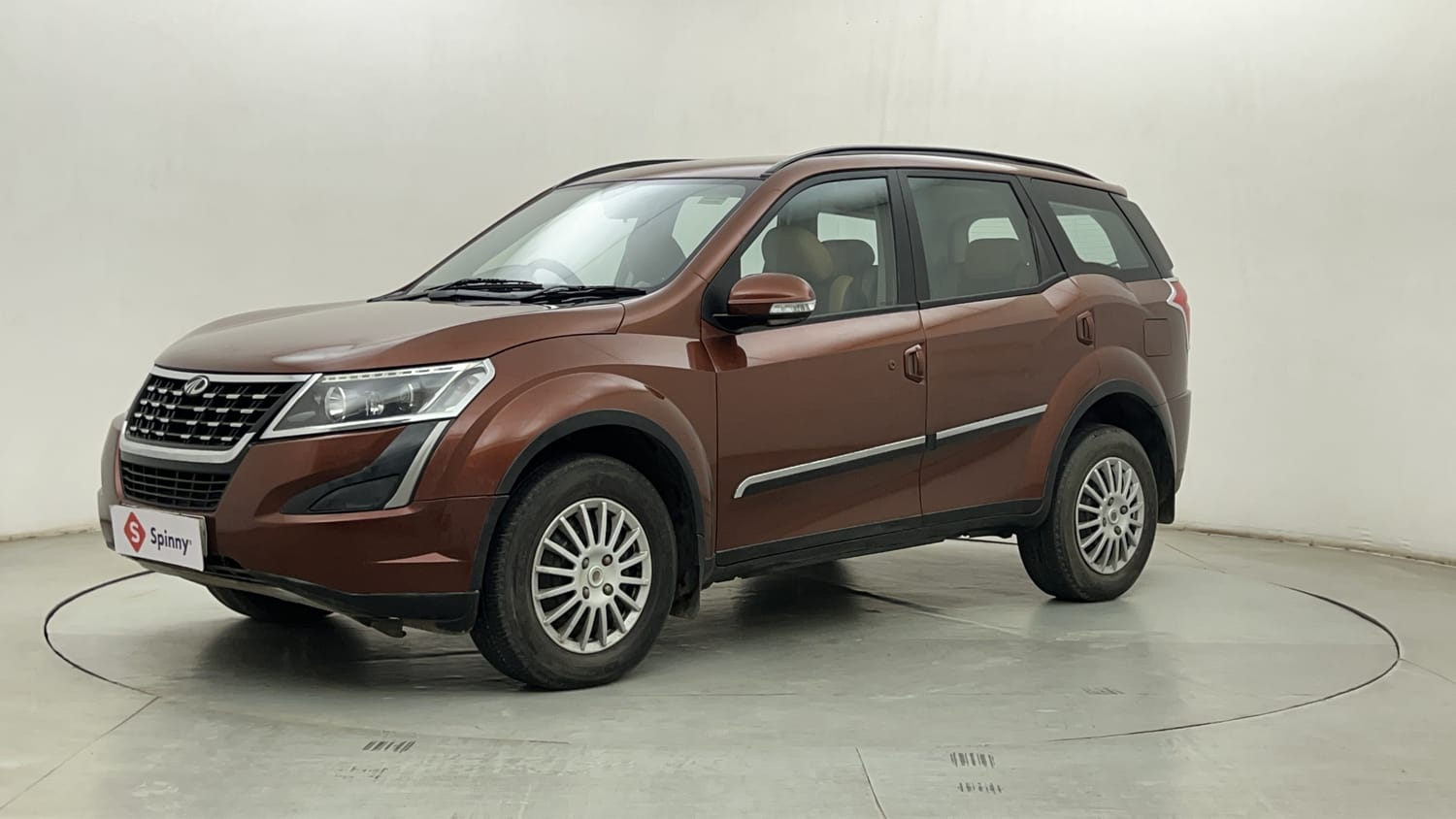 2020 Mahindra XUV500 W7 AT