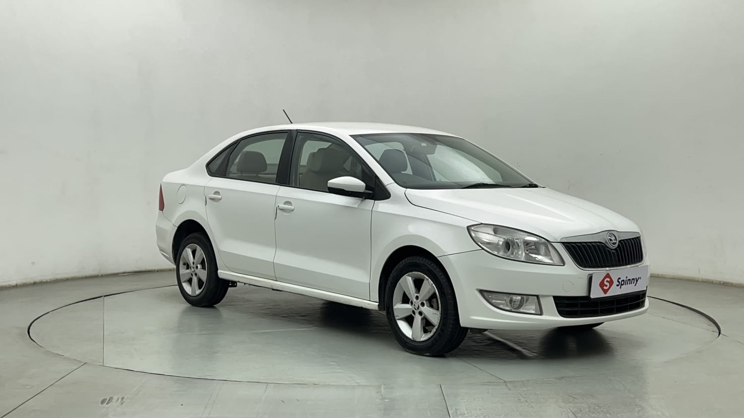 New Skoda Rapid exterior RIGHT FRONT CORNER VIEW