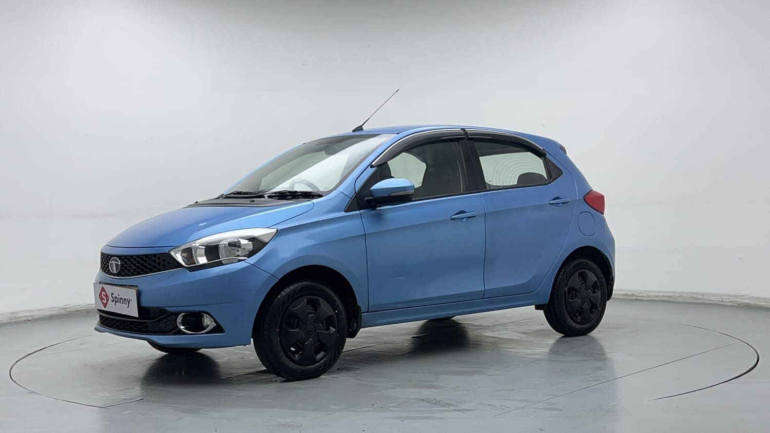 2016 Tata Tiago Revotron XZ w/o Alloy