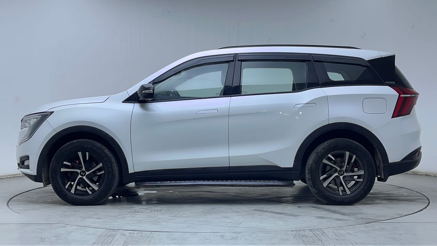 2023 Mahindra XUV700 - 2