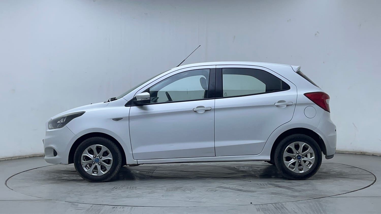 2015 Ford Figo - 2