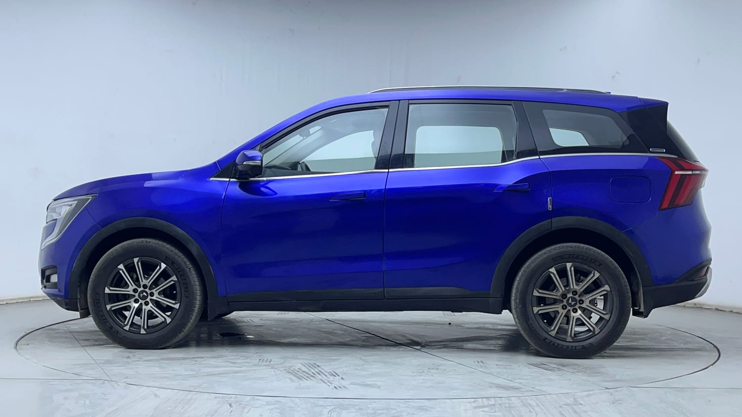 2023 Mahindra XUV700 - 2