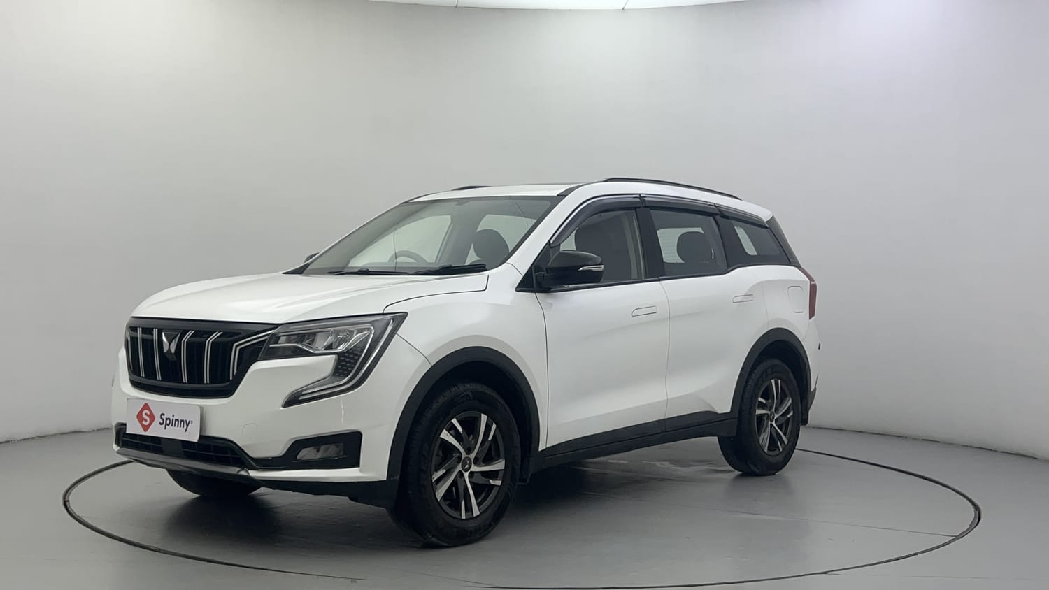 2022 Mahindra XUV700 AX 5 Petrol MT 5 STR