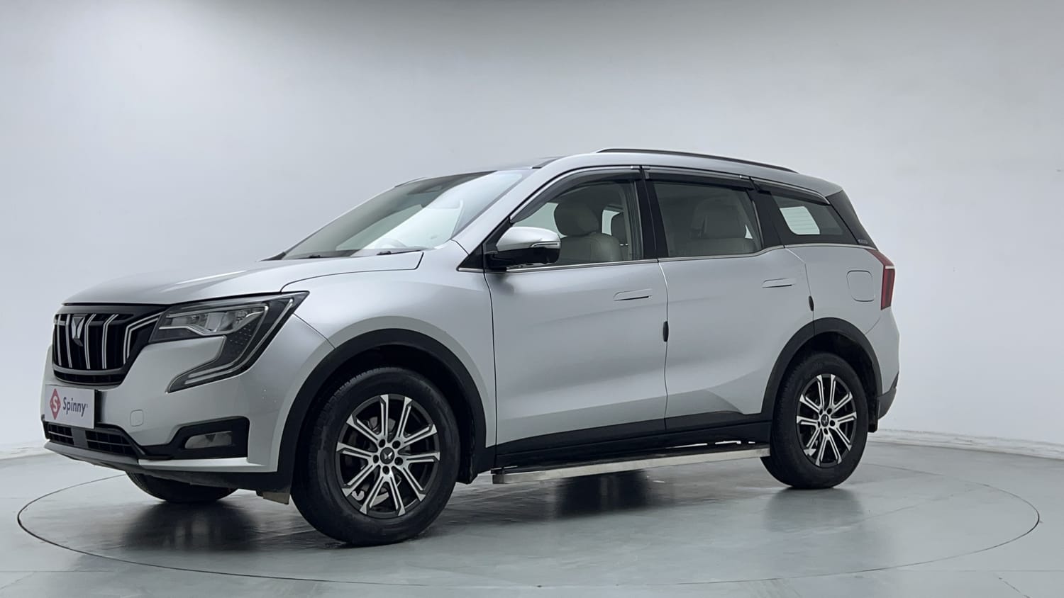2023 Mahindra XUV700 AX 7 Luxury Pack Petrol AT 7 STR