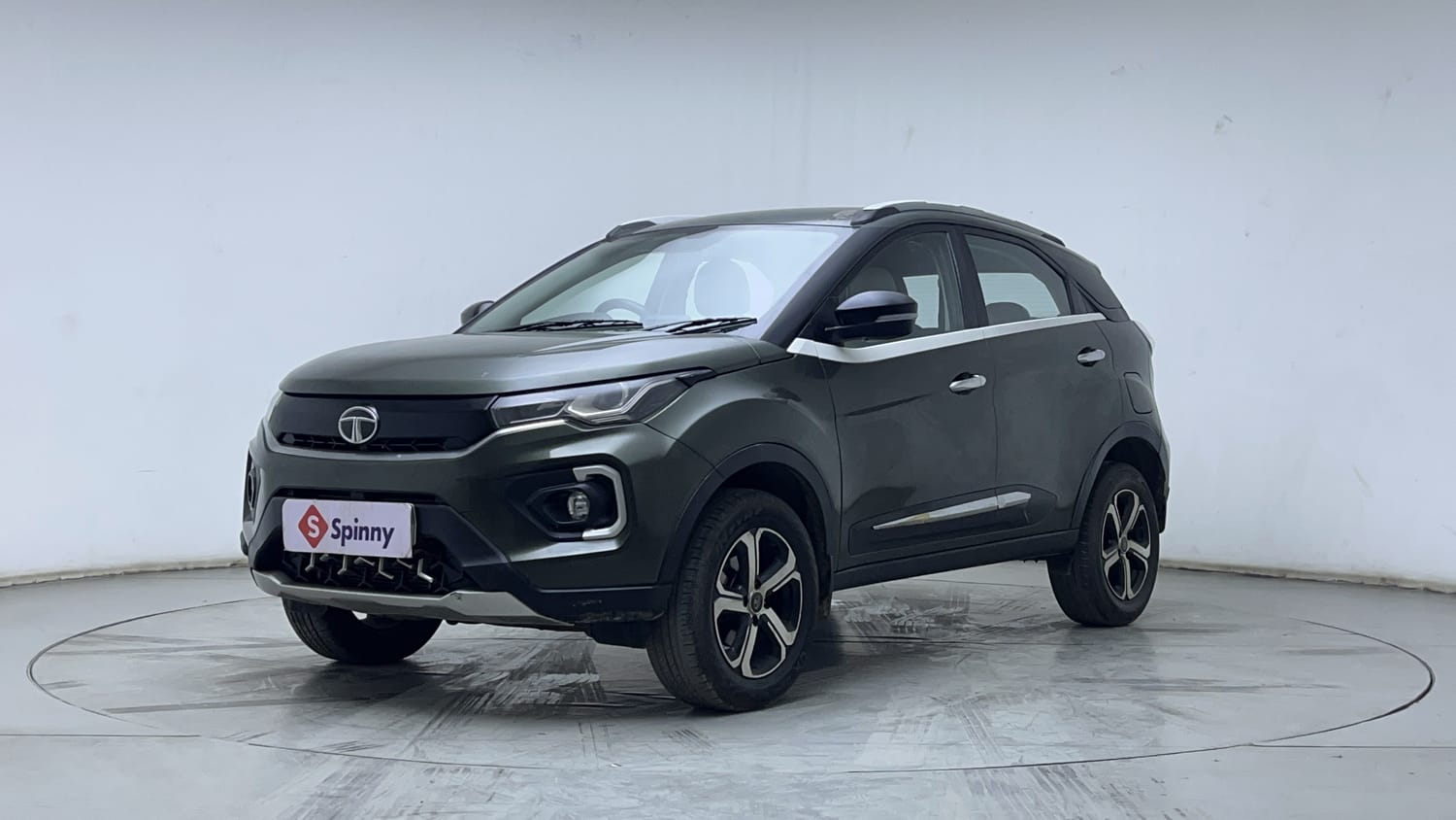 2022 Tata Nexon XZ Plus (Premium)