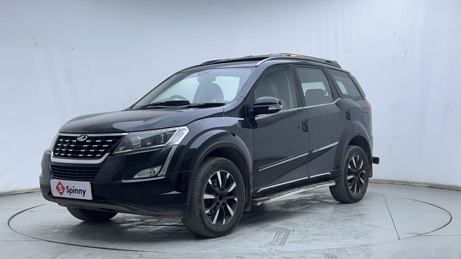 2018 Mahindra XUV500 W11 AT
