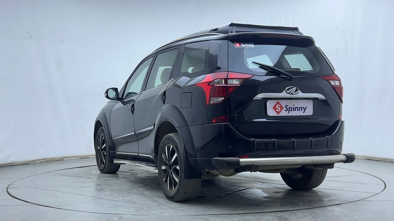 2018 Mahindra XUV500 - 3