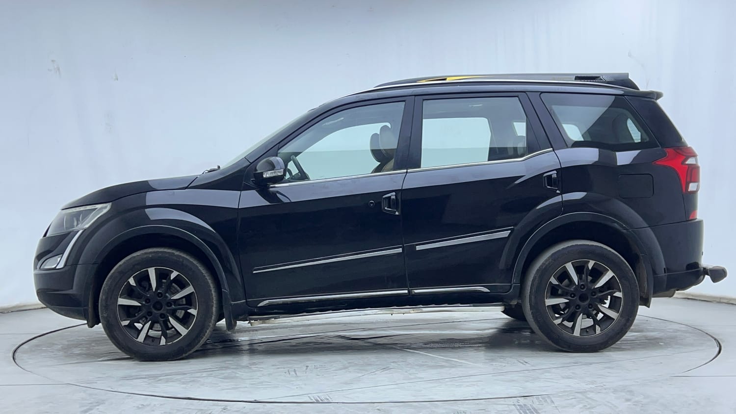 2018 Mahindra XUV500 - 2