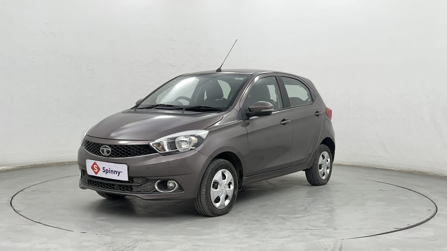 2016 Tata Tiago Revotron XZ w/o Alloy