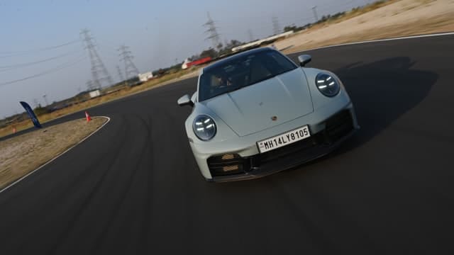 New Porsche 911 exterior RIGHT FRONT CORNER VIEW