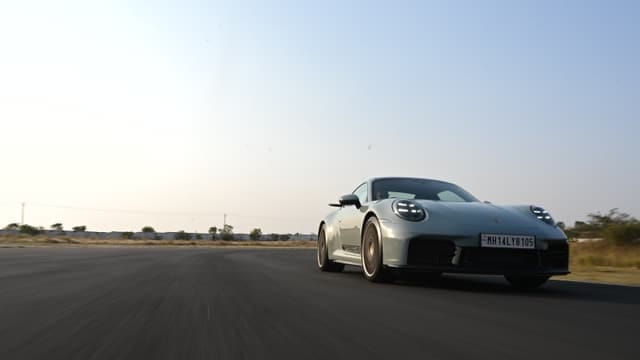 New Porsche 911 exterior FRONT WINDSHIELD VIEW