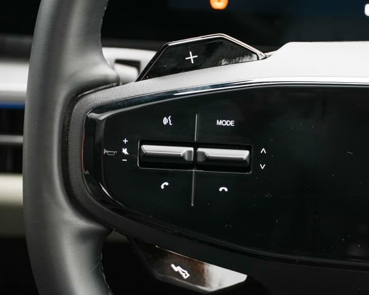 New Mahindra BE 6 engine ENGINE RIGHT SIDE HINGE & APRON VIEW