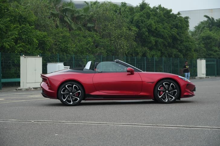New MG Motors Cyberster exterior FRONT VIEW