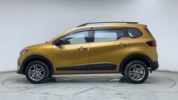 Used 2022 Renault Triber RXZ Petrol Manual Image