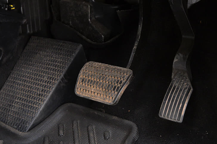 New Tata Sierra engine ENGINE LEFT SIDE HINGE & APRON VIEW