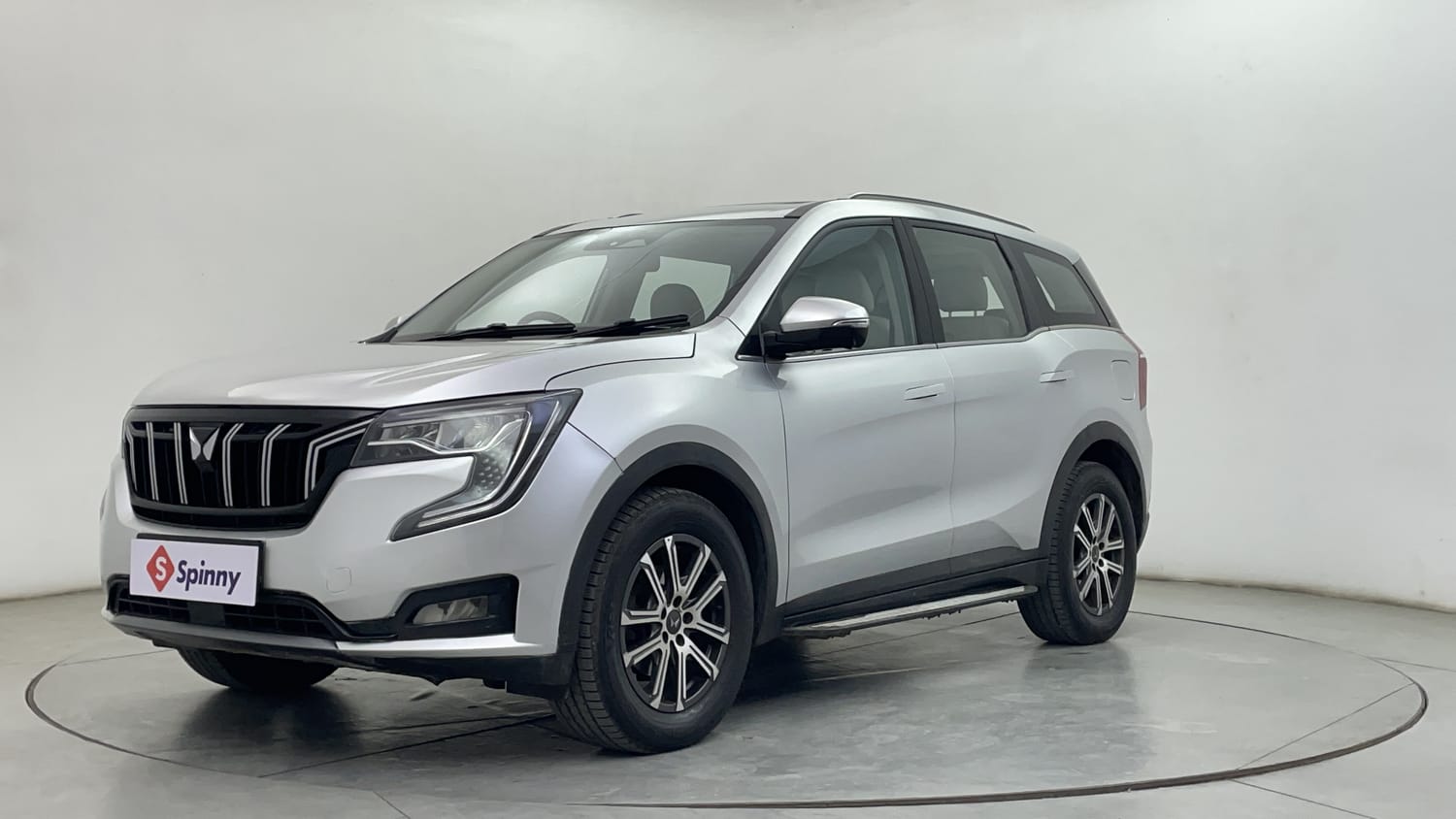 2022 Mahindra XUV700 AX 7 Petrol AT Luxury Pack 7 STR