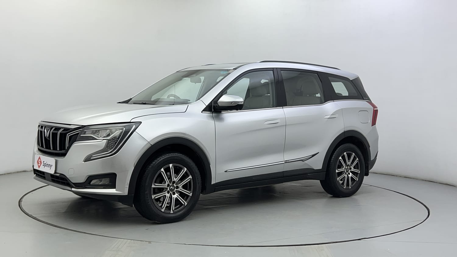 2021 Mahindra XUV700 AX 7 Petrol AT Luxury Pack 7 STR