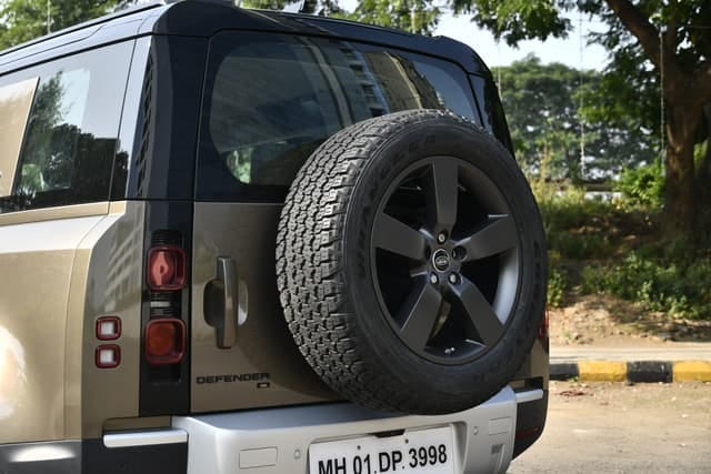 New Land Rover Defender exterior BACK WINDSHIELD VIEW