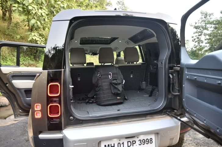 New Land Rover Defender interior DICKY INSIDE VIEW