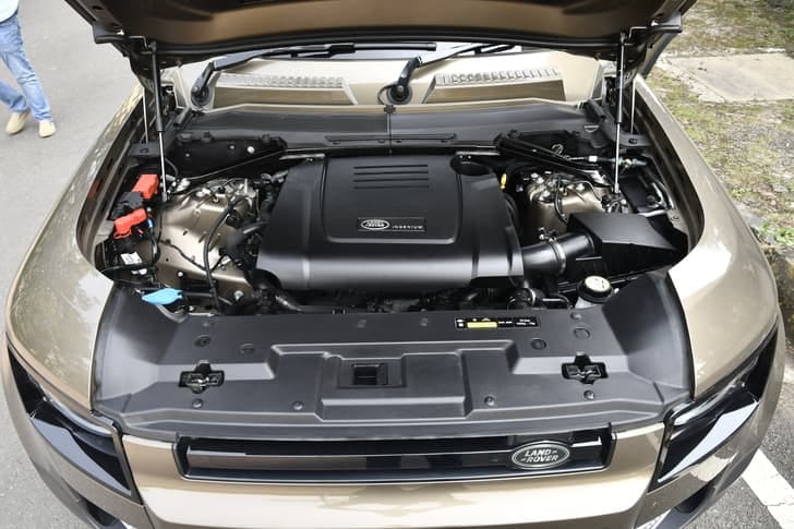 New Land Rover Defender engine ENGINE LEFT SIDE VIEW