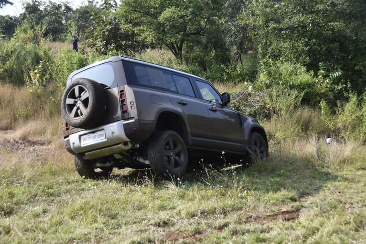 New Land Rover Defender exterior EXTERIOR ROOF VIEW