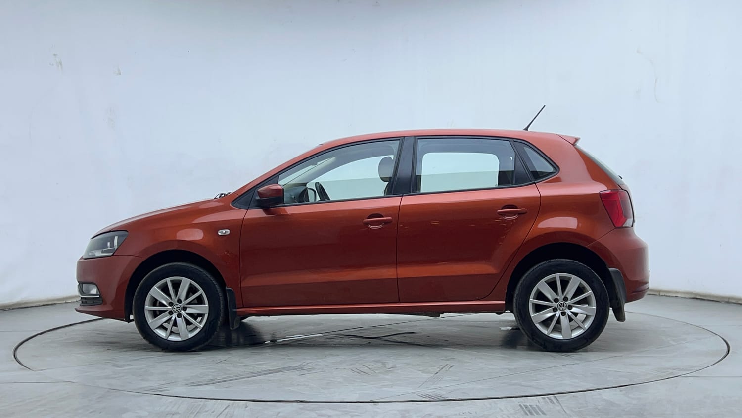2015 Volkswagen Polo - 2