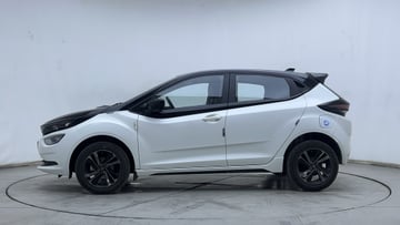 Used 2026 Tata Altroz Racer R2 Petrol Manual Image