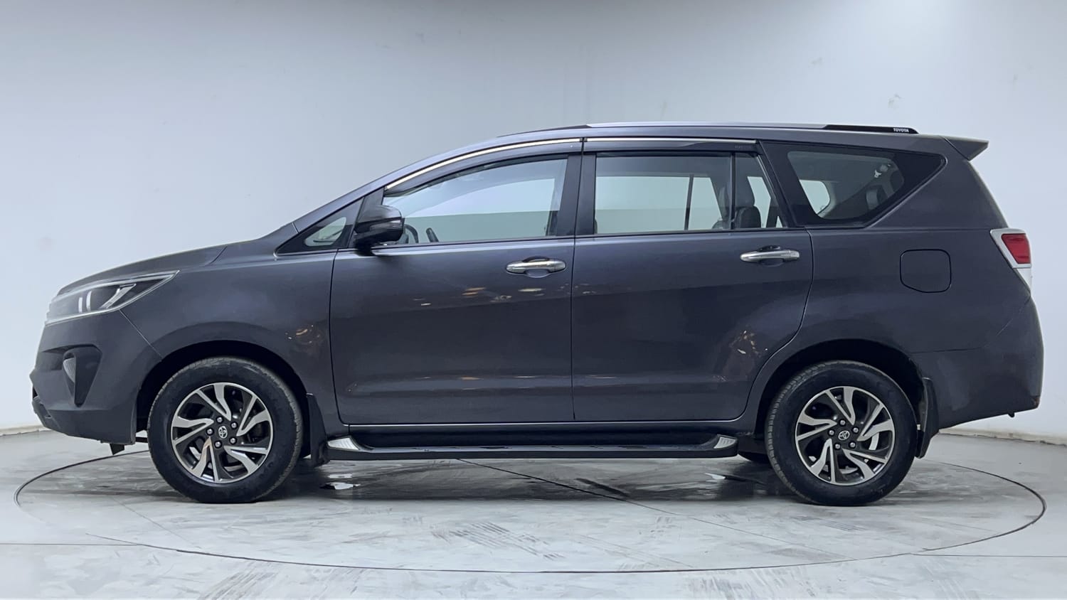2022 Toyota Innova Crysta - 2