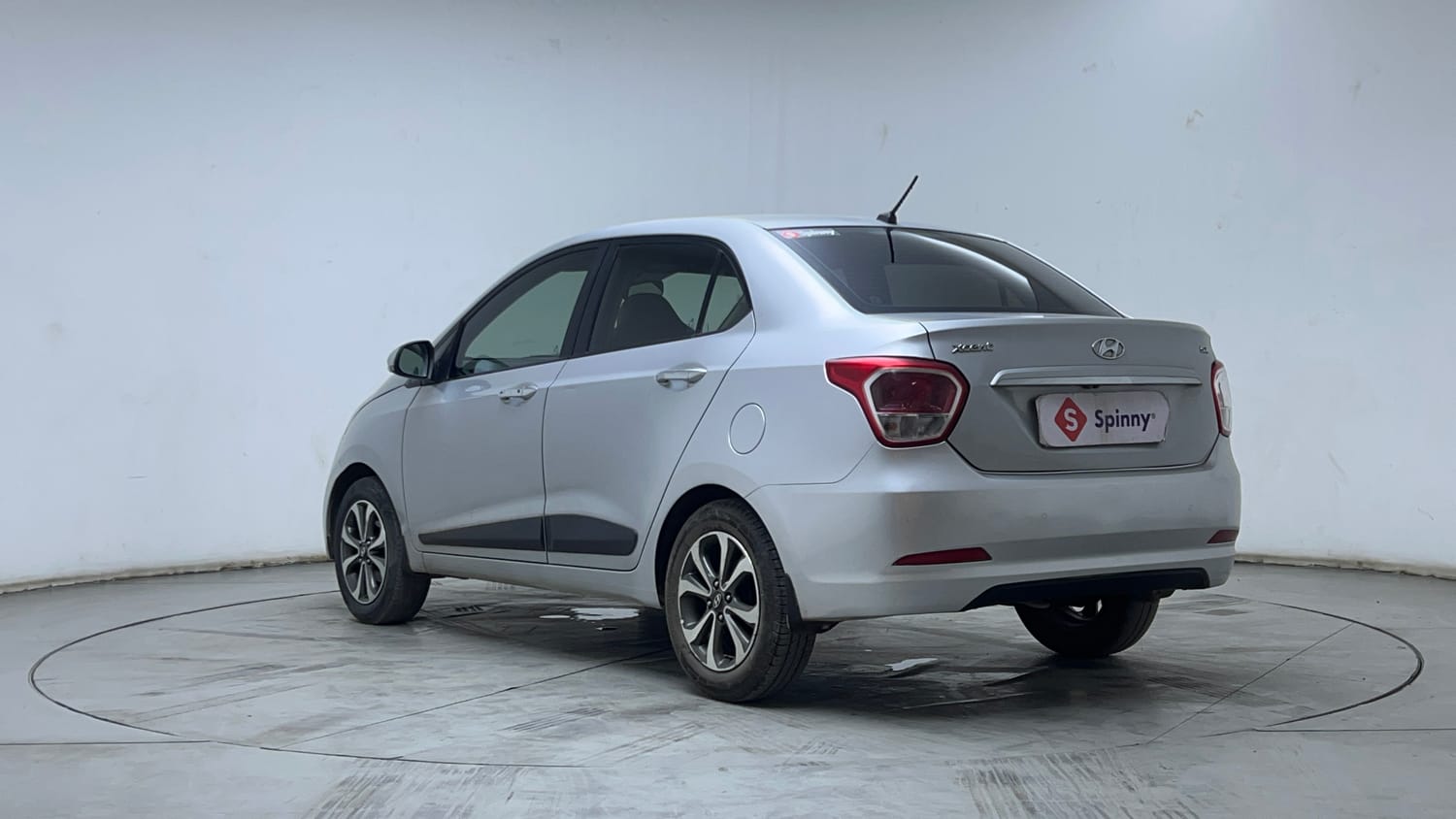 2015 Hyundai Xcent - 3