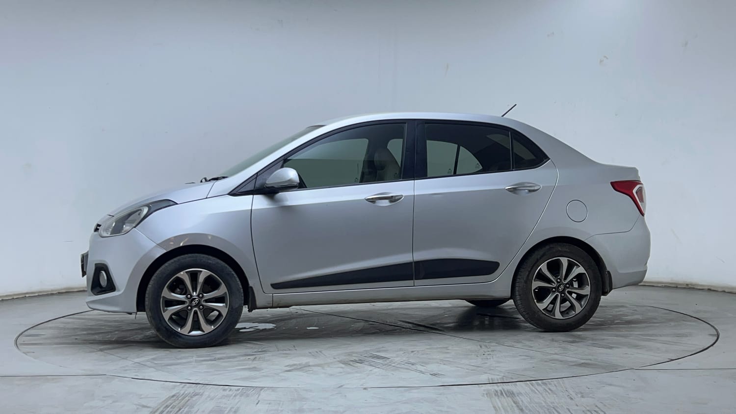2015 Hyundai Xcent - 2