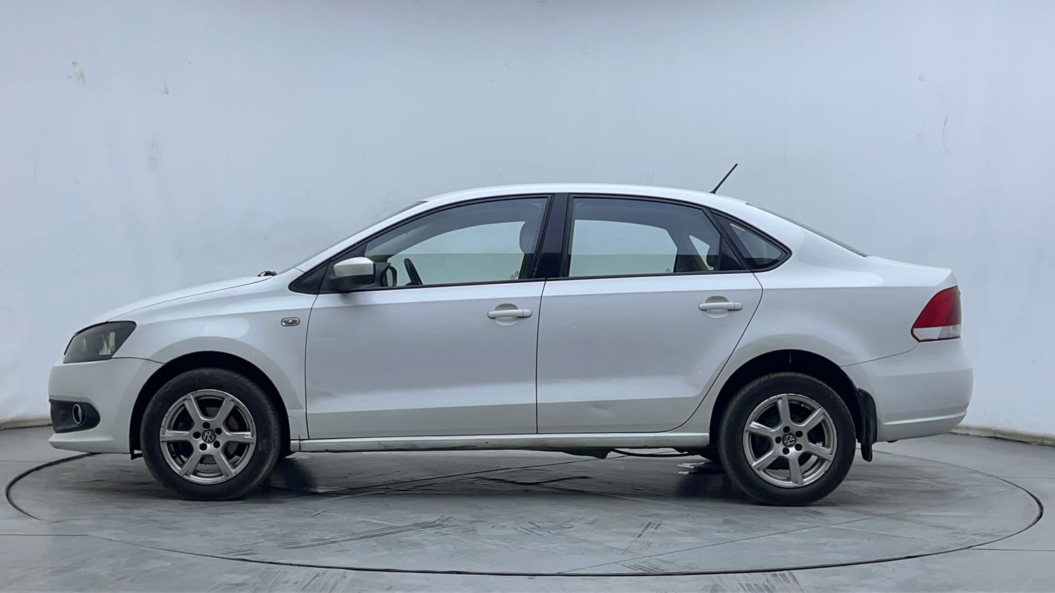 2013 Volkswagen Vento - 2