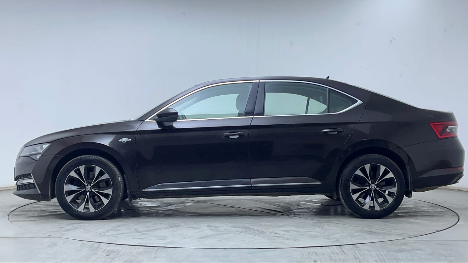 2021 Skoda Superb - 2