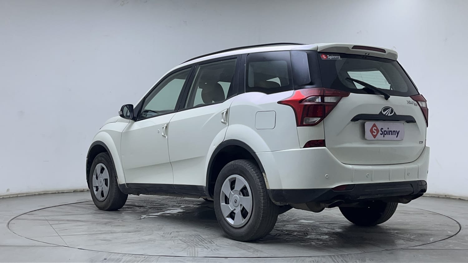 2019 Mahindra XUV500 - 3