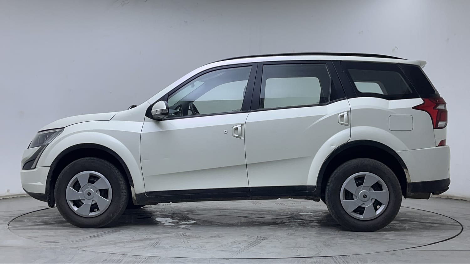 2019 Mahindra XUV500 - 2