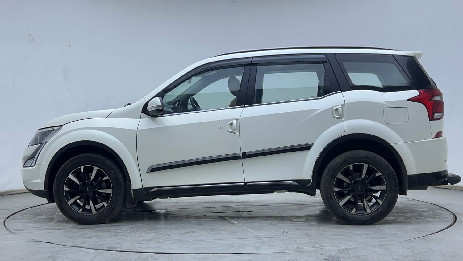 2018 Mahindra XUV500 - 2