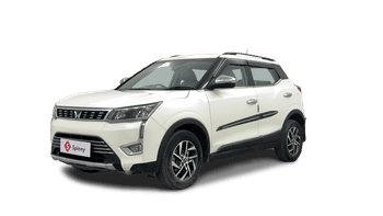 Used 2023 Mahindra XUV 300 W8 (O) 1.5 Diesel AMT Diesel Automatic Image